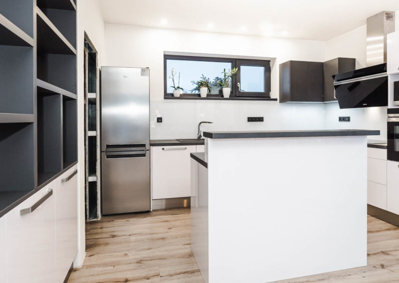 Diamantově šedá – Artic white gloss